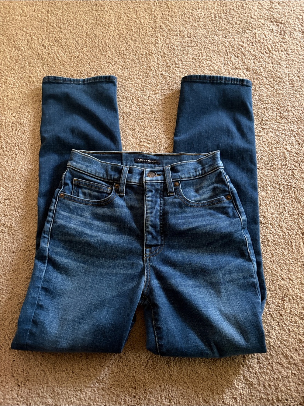 Lucky Brand women’s high rise straight Zoe jeans size 2/27 R like new inseam 27